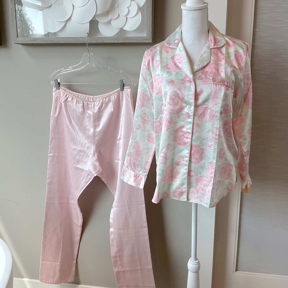 NWT Kathryn Pajamas Set